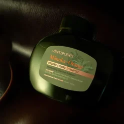 Antipodes Shampoing Volume et Brillance Mānuka et Orange - 340 ml