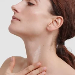 Dr. Hauschka Crème Régénérante Cou et Décolleté - 40 ml
