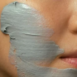 Madara Cosmétiques Masque gommant Peel 7% AHA et argile - 60 ml